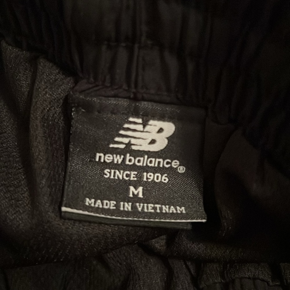 New balance mesh lined joggers - Picture 2 of 2